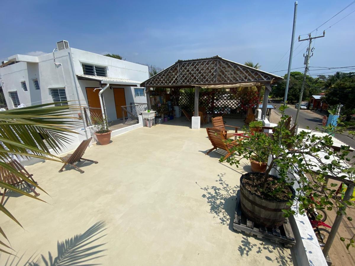 Crash Pad Adventure Hostel Hopkins Exterior foto